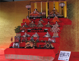 安藤人形店の雛人形を下鴨神社に展示